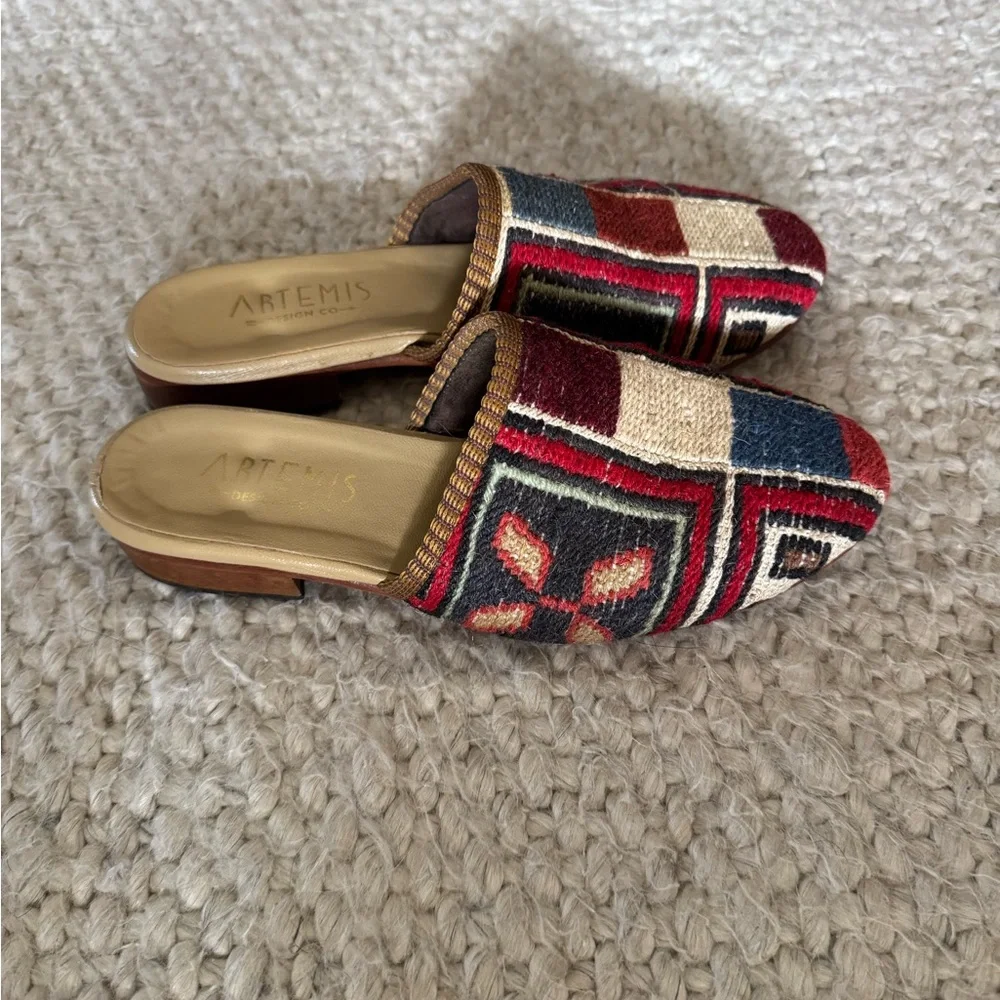 Artemis. Design Co. Kilim slide shoes - Picture 3 of 12